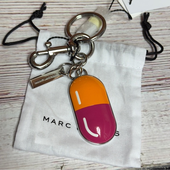 Marc Jacobs 3D Vitamin Pill Crossbody w/ Matching Keychain - Tangerine/Hot Pink - Picture 8 of 11